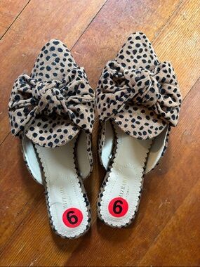 Isaac Mizrahi Leopard Bow Slide Mules - Tan & Black